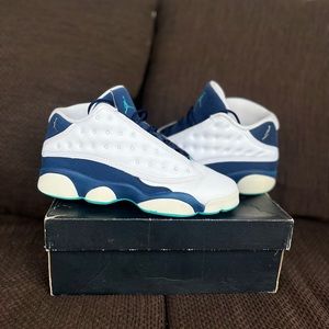 Jordan retro 13 Hornets in (size 7Y)